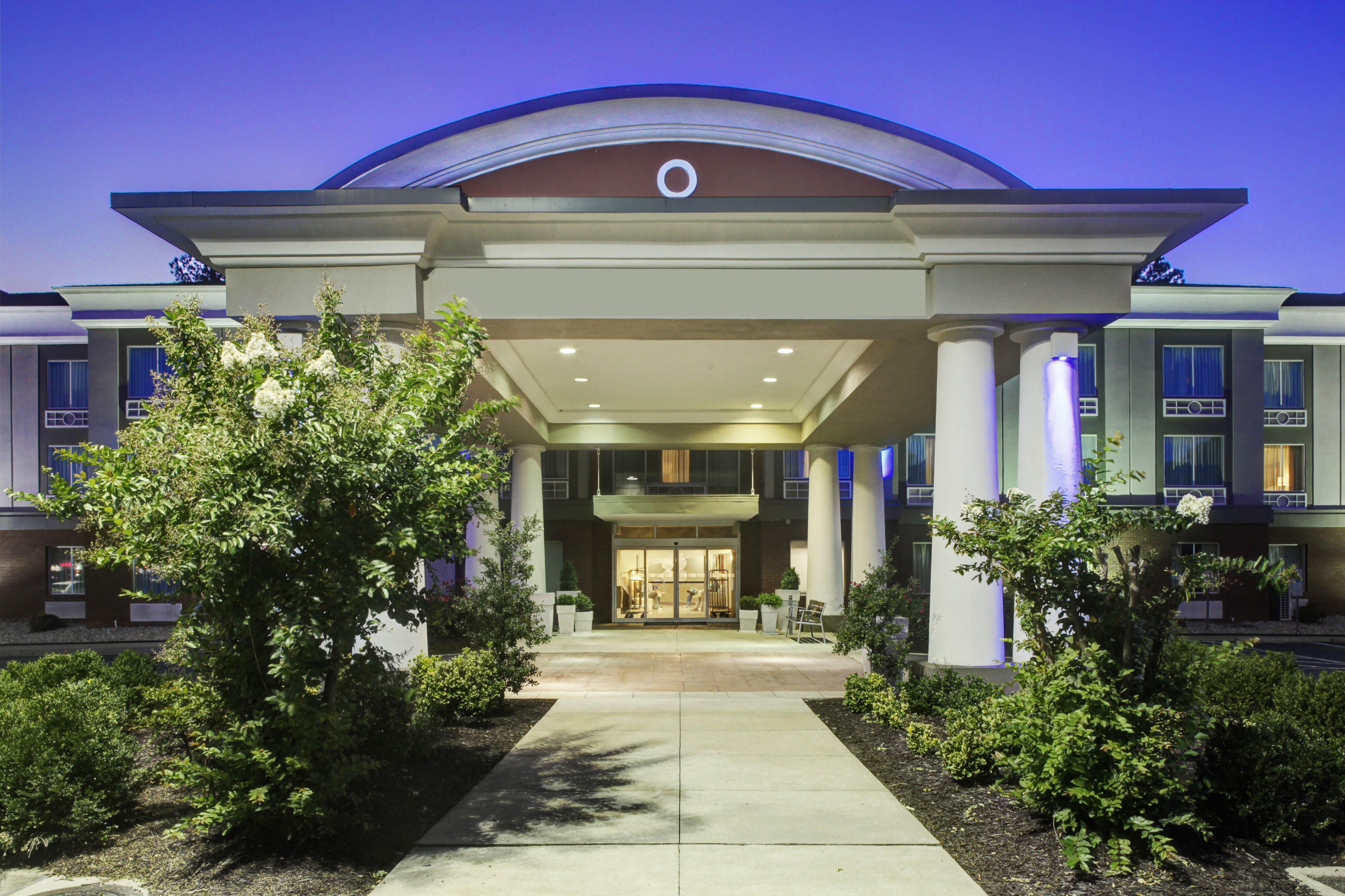 Holiday Inn Express Hotel & Suites Emporia By Ihg Exterior photo