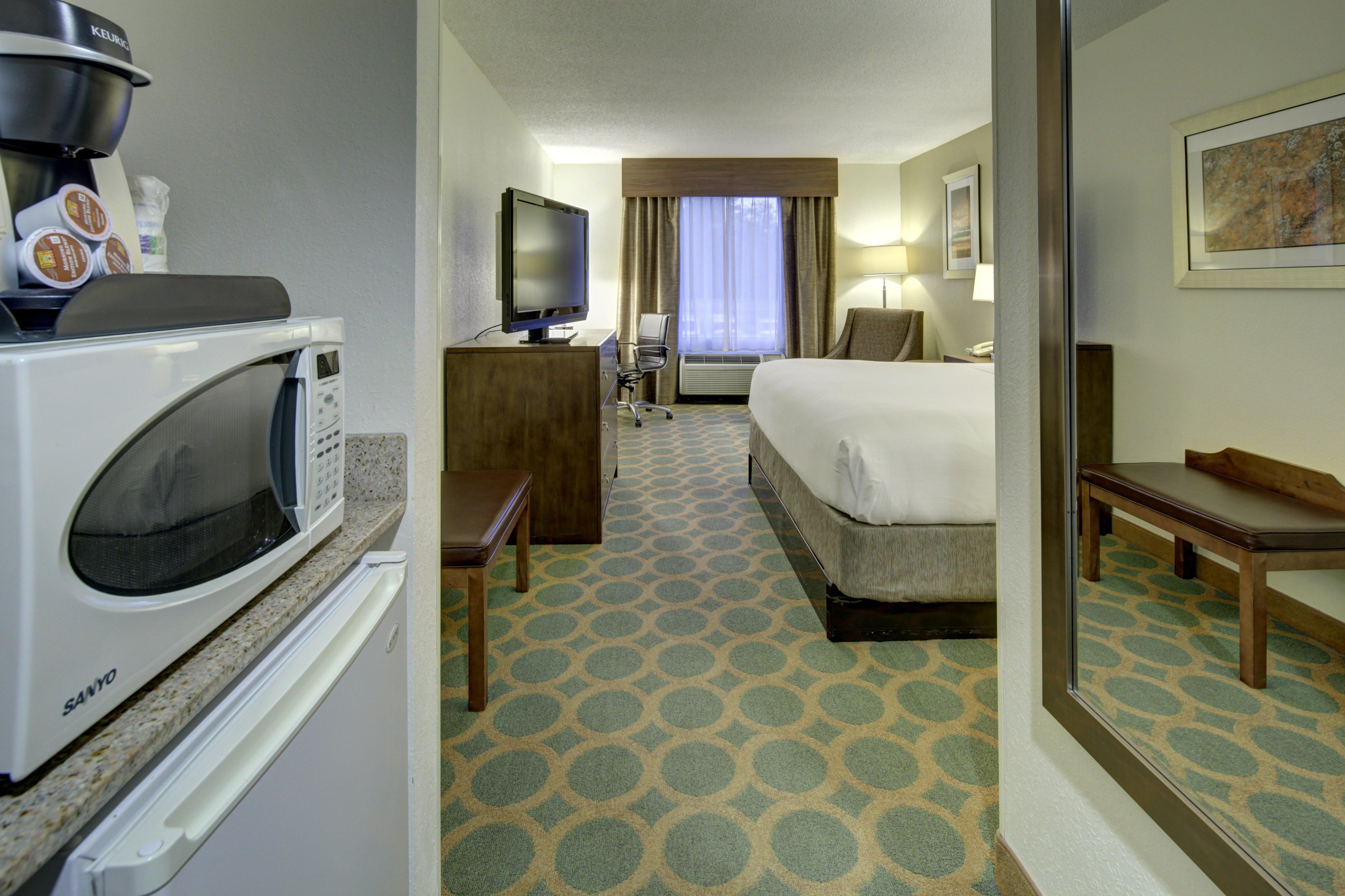 Holiday Inn Express Hotel & Suites Emporia By Ihg Exterior photo