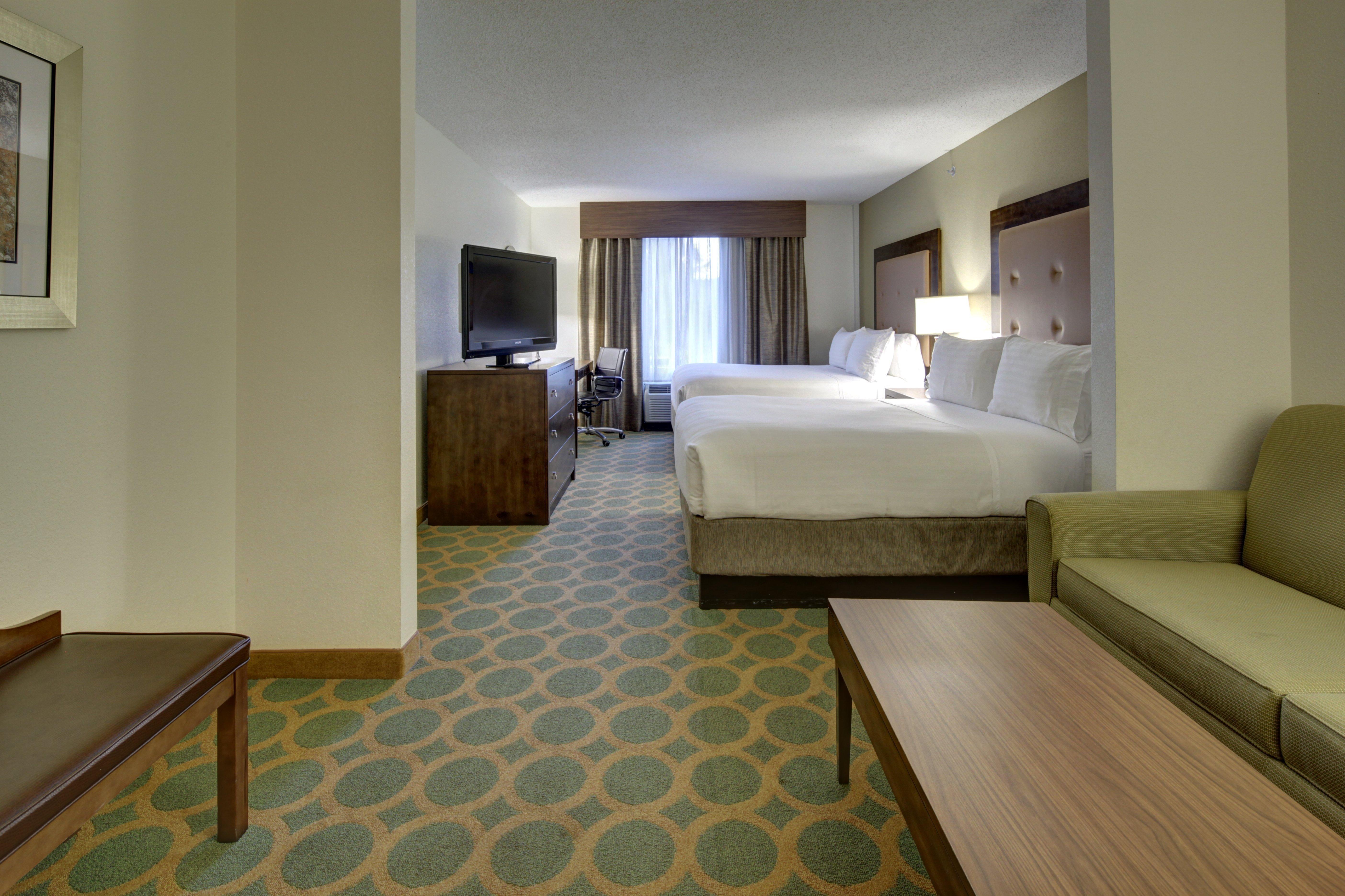Holiday Inn Express Hotel & Suites Emporia By Ihg Exterior photo