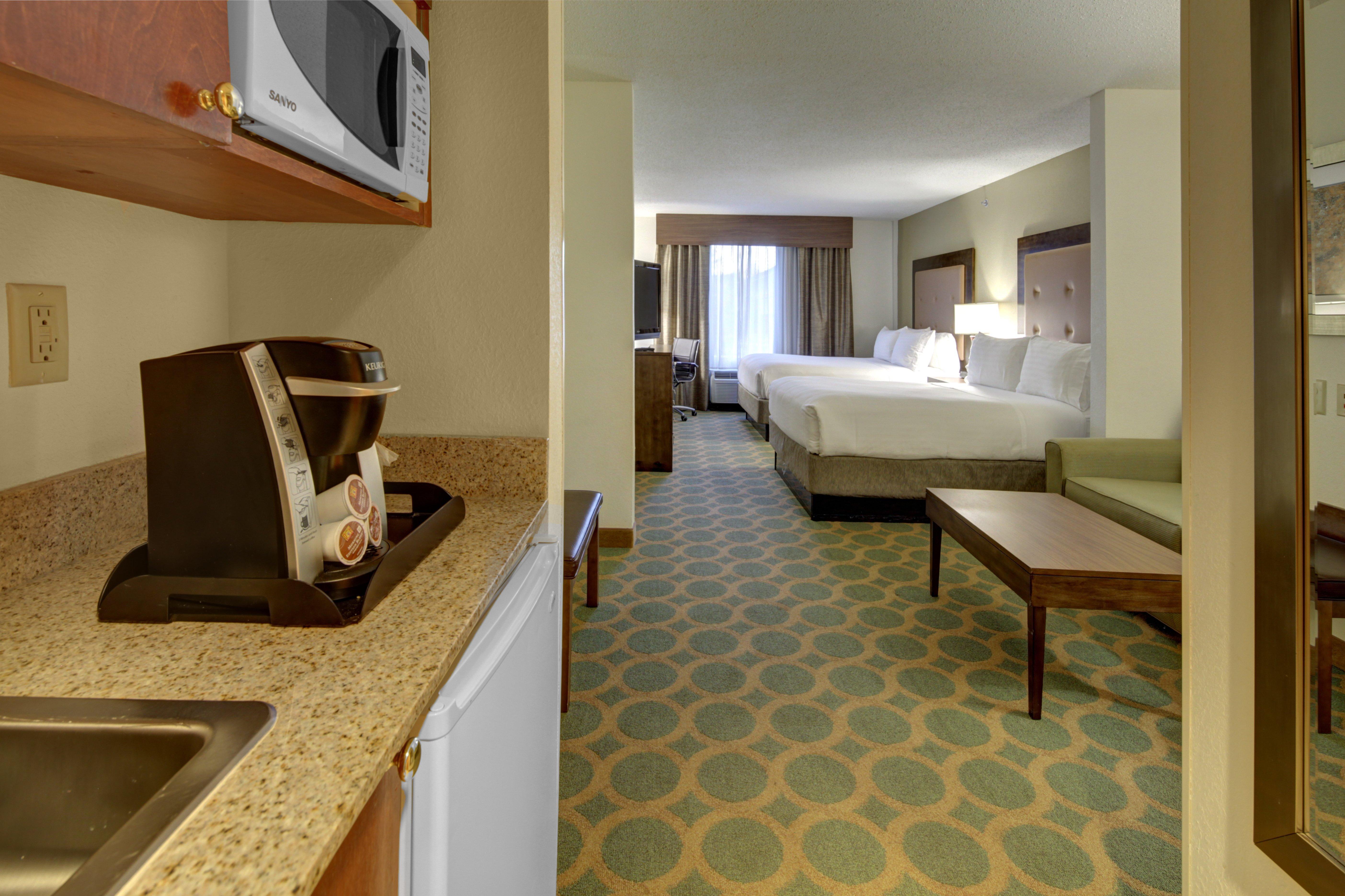 Holiday Inn Express Hotel & Suites Emporia By Ihg Exterior photo