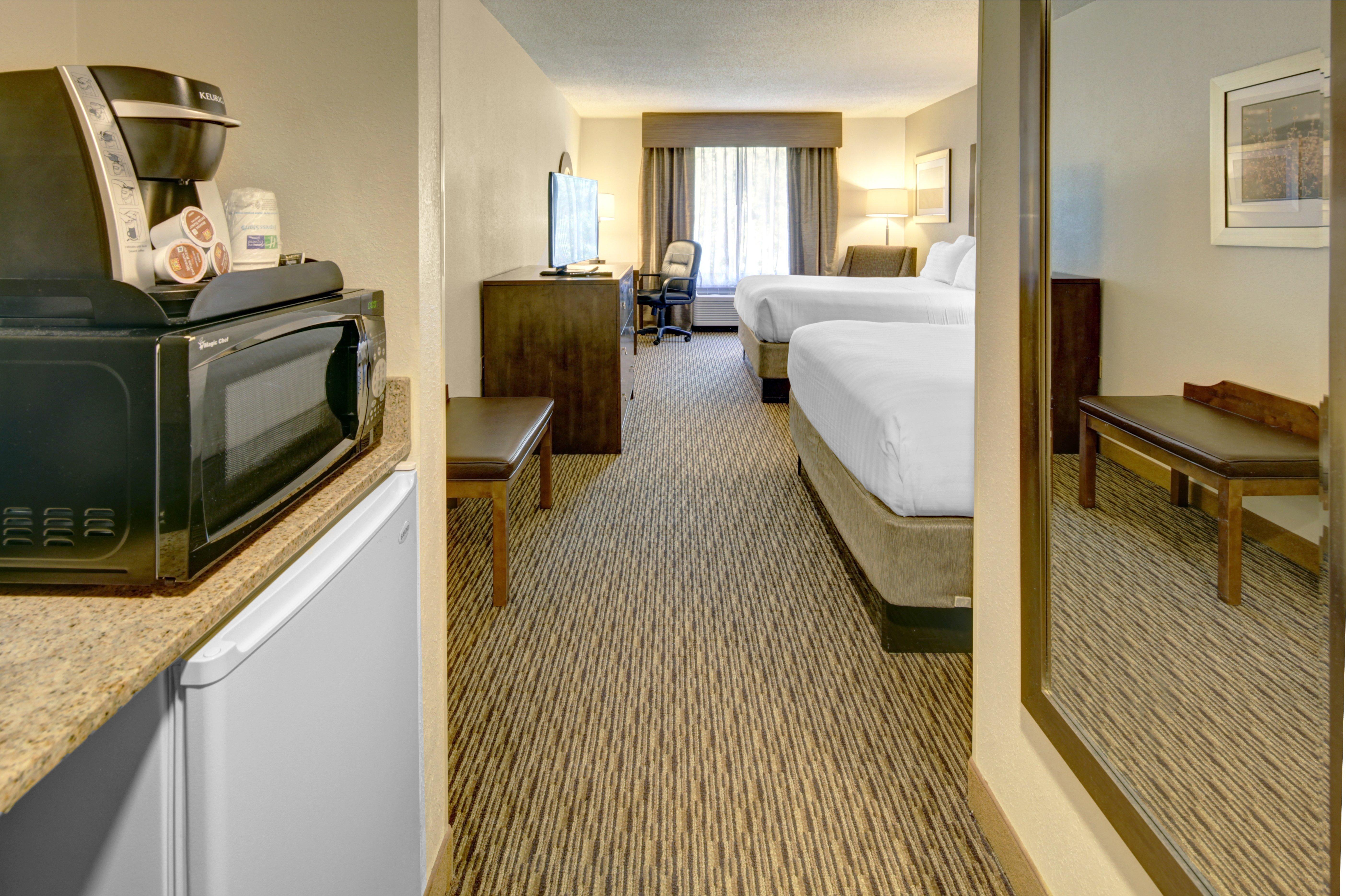Holiday Inn Express Hotel & Suites Emporia By Ihg Exterior photo