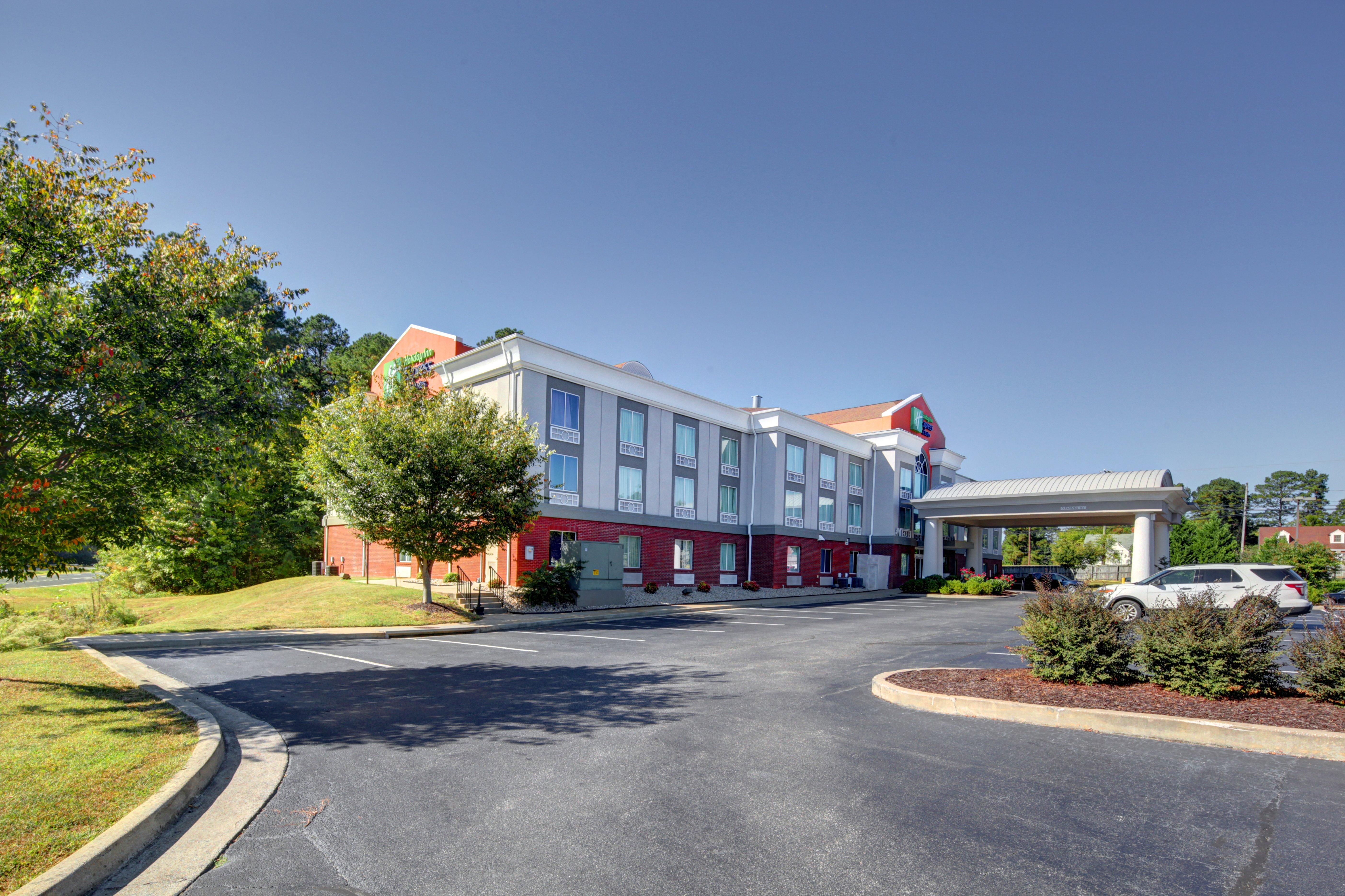 Holiday Inn Express Hotel & Suites Emporia By Ihg Exterior photo