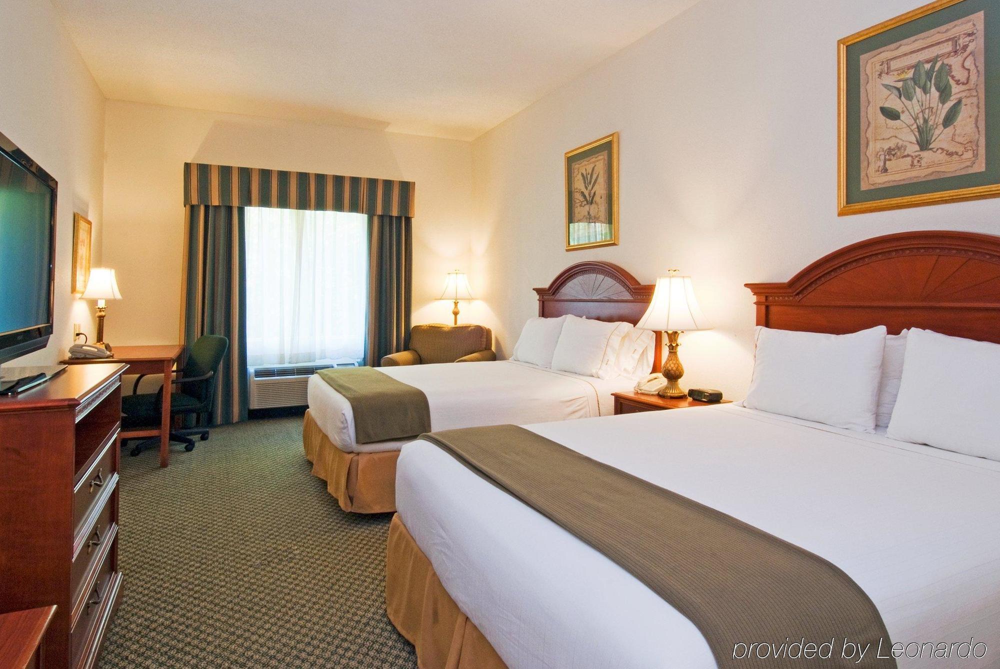 Holiday Inn Express Hotel & Suites Emporia By Ihg Room photo