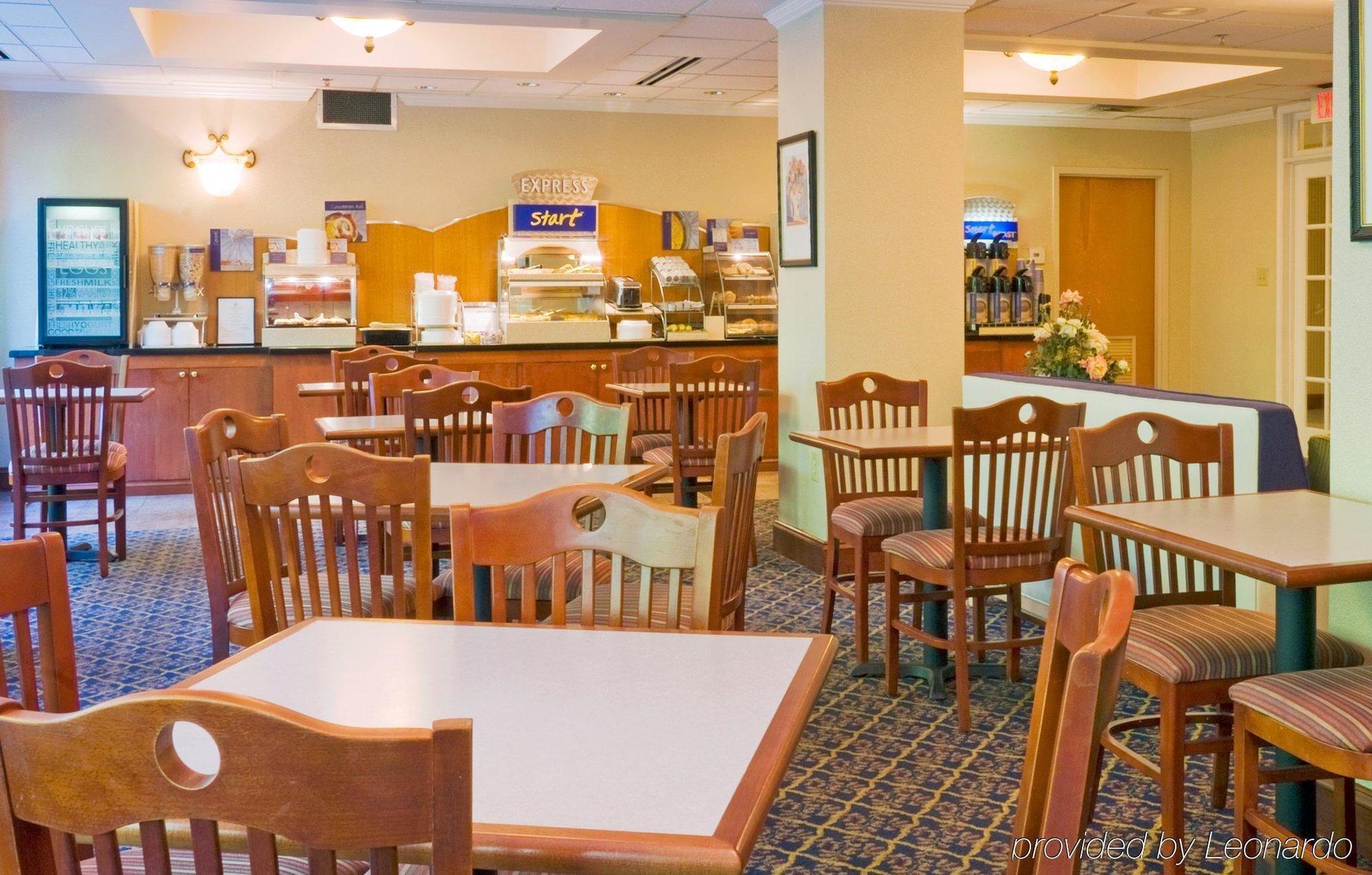 Holiday Inn Express Hotel & Suites Emporia By Ihg Exterior photo