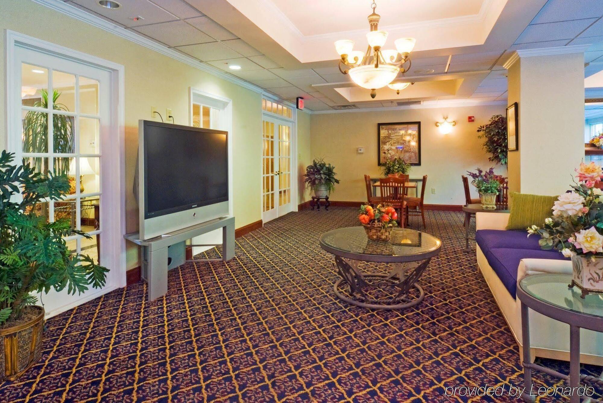 Holiday Inn Express Hotel & Suites Emporia By Ihg Exterior photo