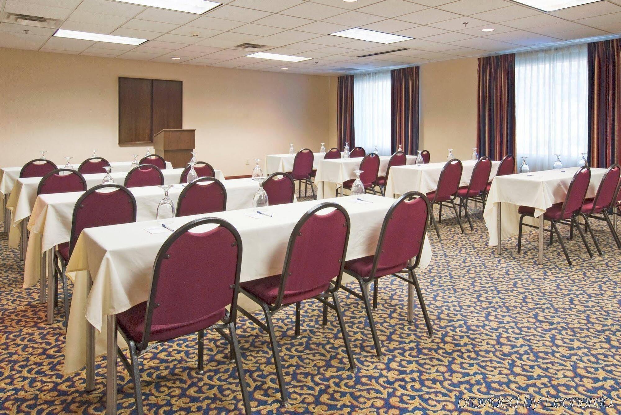 Holiday Inn Express Hotel & Suites Emporia By Ihg Exterior photo