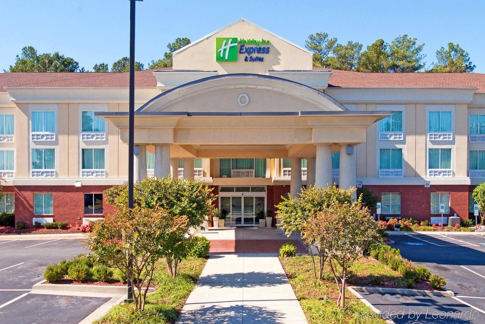 Holiday Inn Express Hotel & Suites Emporia By Ihg Exterior photo