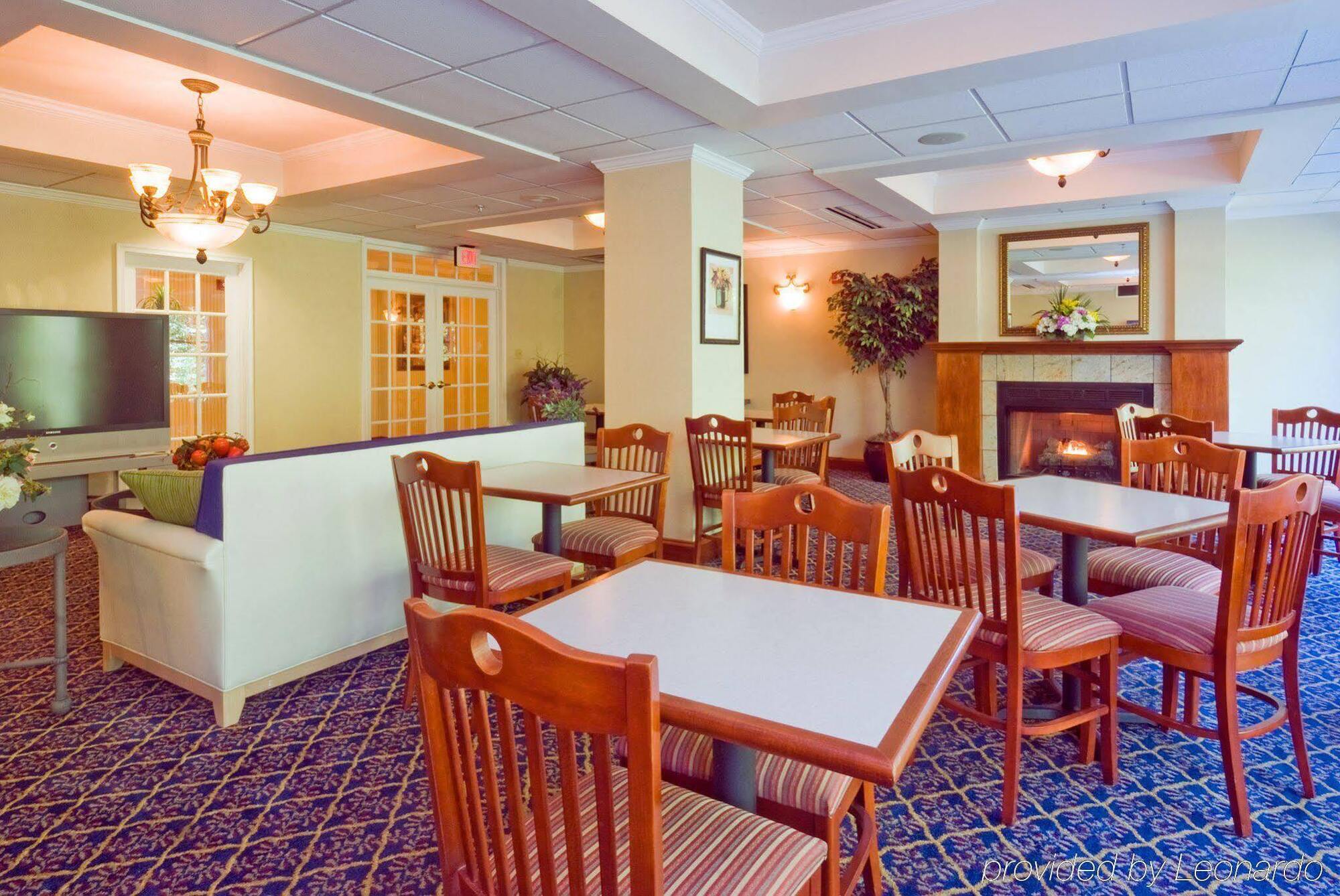 Holiday Inn Express Hotel & Suites Emporia By Ihg Exterior photo
