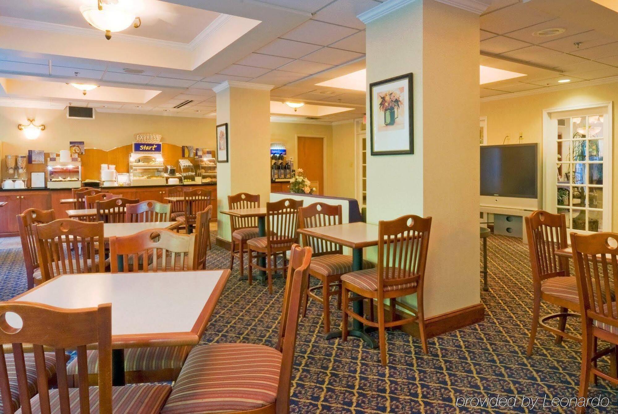 Holiday Inn Express Hotel & Suites Emporia By Ihg Exterior photo