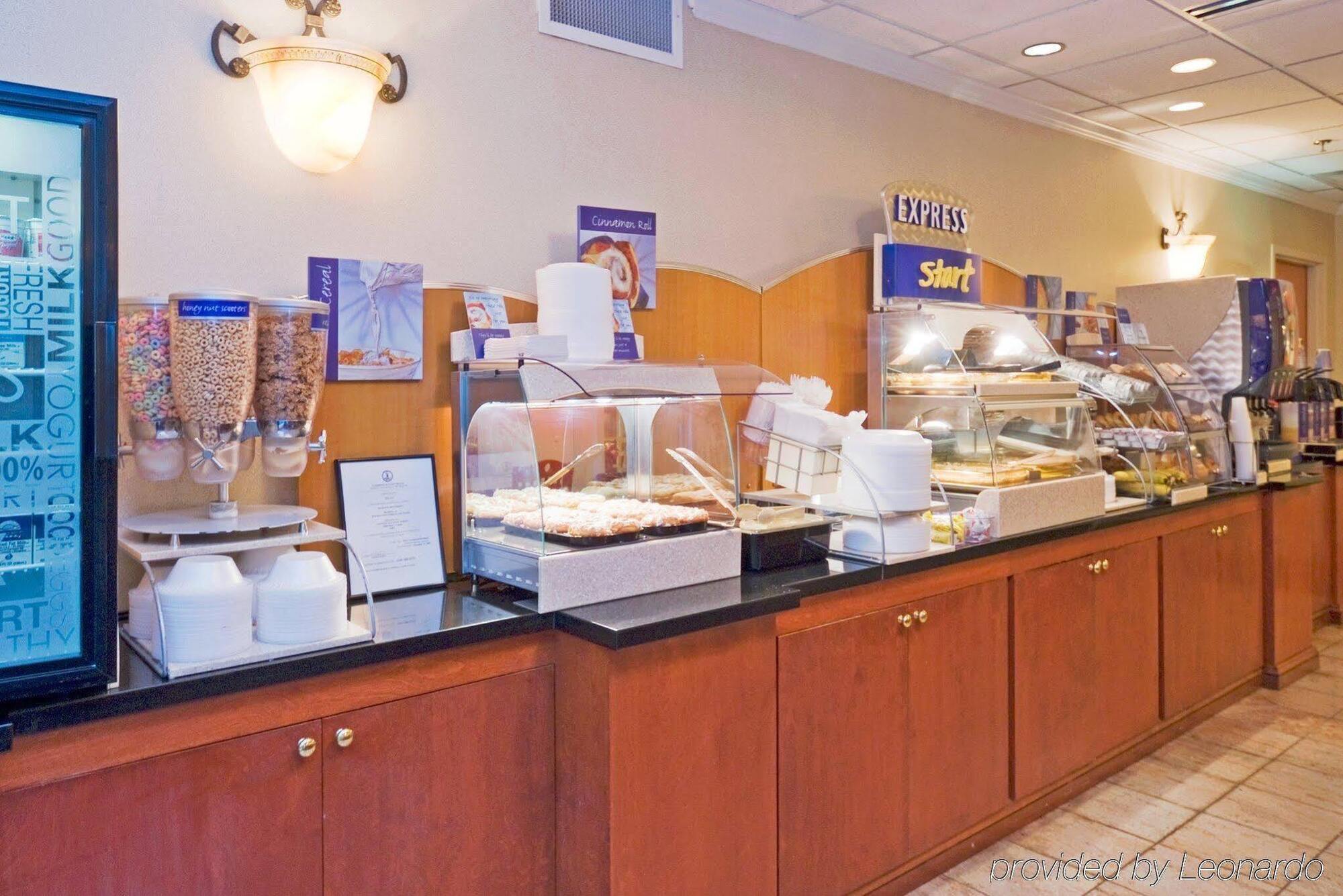 Holiday Inn Express Hotel & Suites Emporia By Ihg Exterior photo